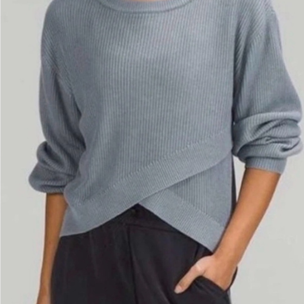 Lululemon reversible cross over crewneck sweater. Gray/ blue.
Size 18 - Picture 10 of 12